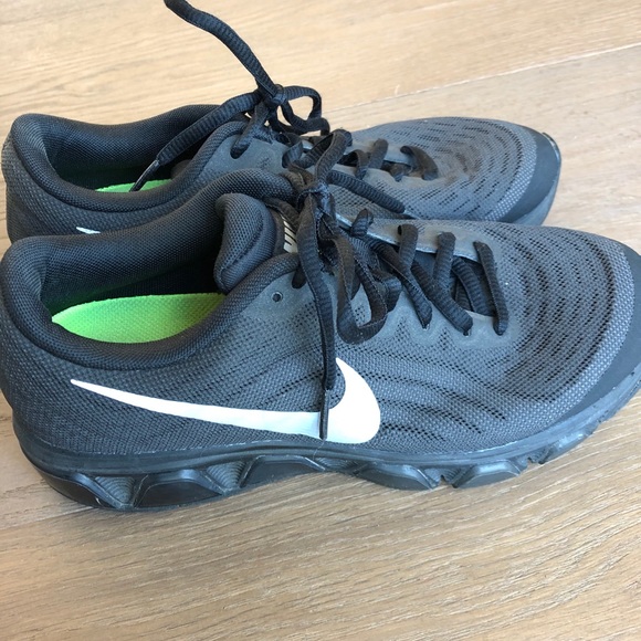 NIKE BLACK RUNNING SHOES - Picture 1 of 7